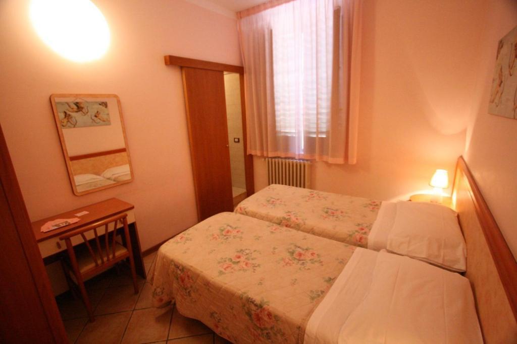 Hotel Venezia Montecatini Terme Zimmer foto