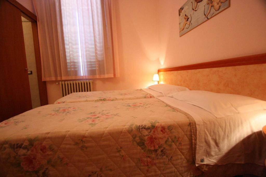 Hotel Venezia Montecatini Terme Zimmer foto